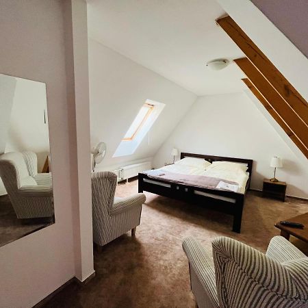 Maria Penzion & Restaurant Trencin Bagian luar foto
