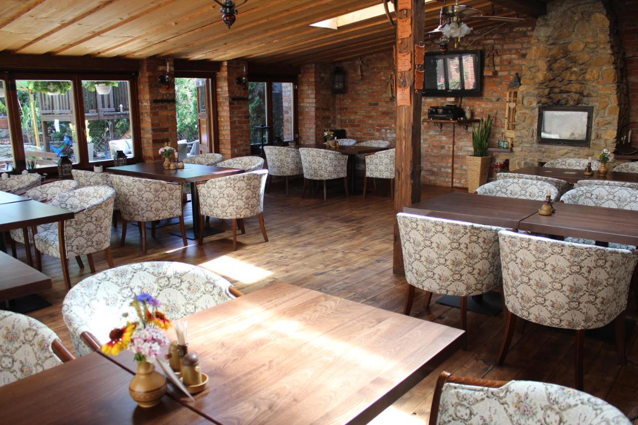Maria Penzion & Restaurant Trencin Bagian luar foto