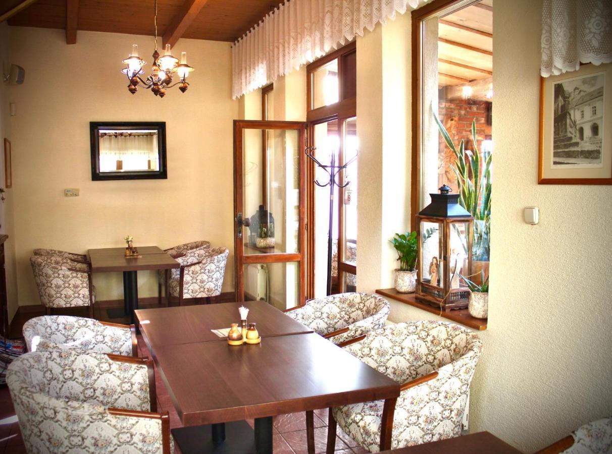 Maria Penzion & Restaurant Trencin Bagian luar foto
