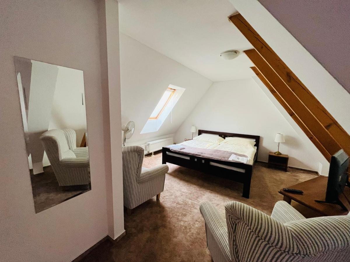 Maria Penzion & Restaurant Trencin Bagian luar foto