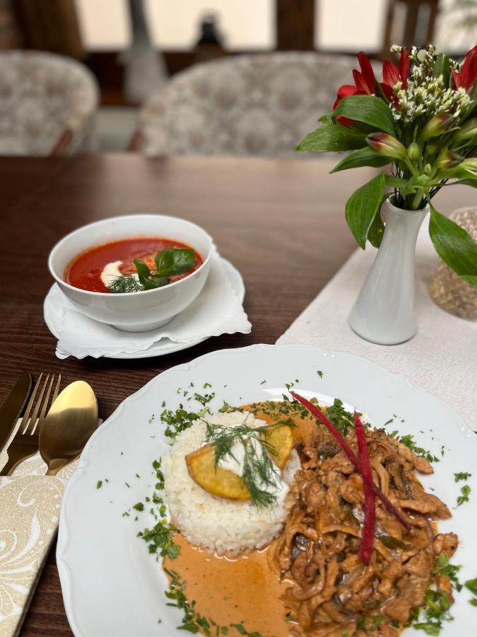 Maria Penzion & Restaurant Trencin Bagian luar foto