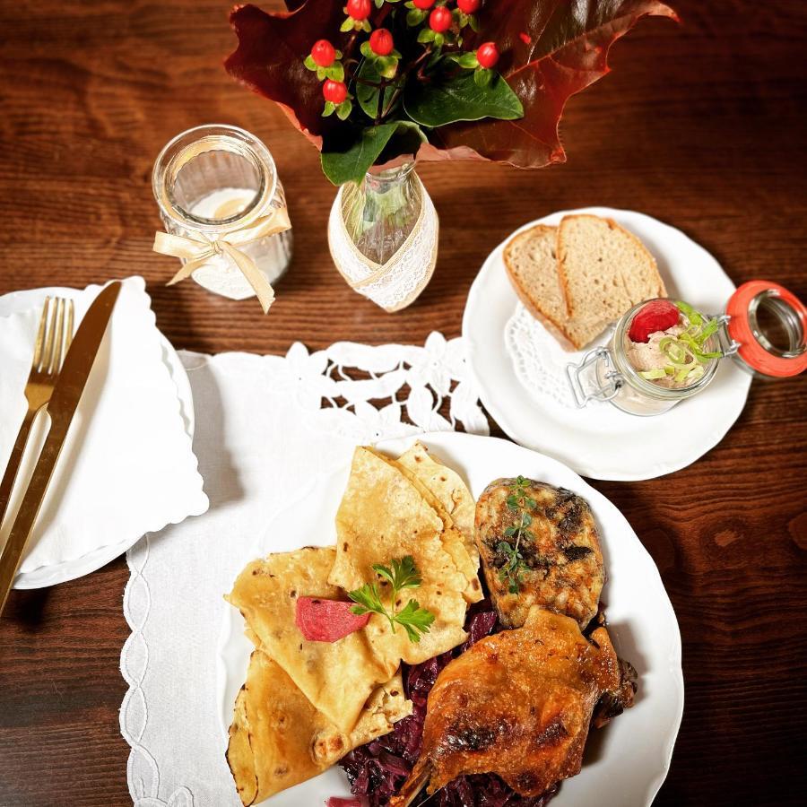Maria Penzion & Restaurant Trencin Bagian luar foto